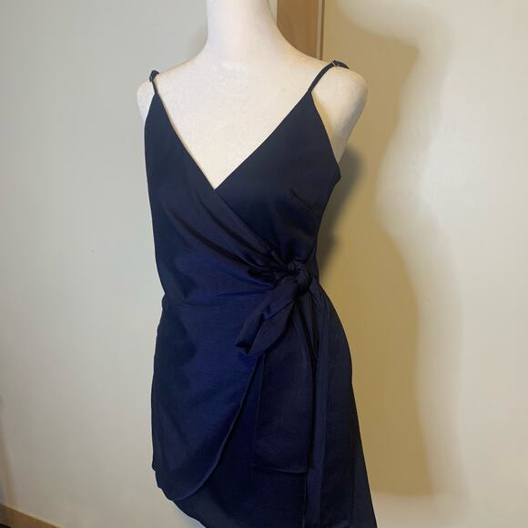 Selfie Leslie navy blue v-neck sleeveless mini wrap dress size S - Picture 3 of 11